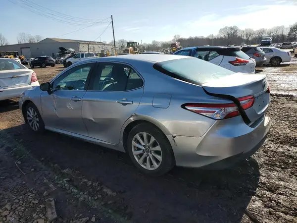 4T1B11HK9JU091292 2018 TOYOTA CAMRY - Image 2