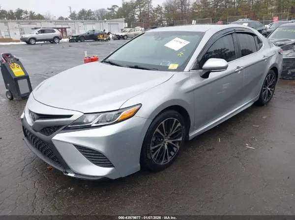 4T1B11HK9JU091485 2018 TOYOTA CAMRY - Image 2