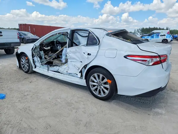 4T1B11HK9JU092409 2018 TOYOTA CAMRY - Image 2
