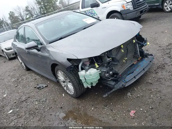 4T1B11HK9JU092961 2018 TOYOTA CAMRY - Image 1