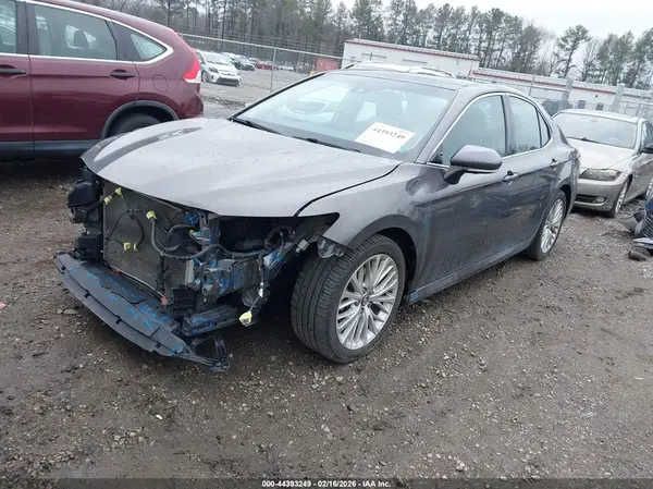 4T1B11HK9JU092961 2018 TOYOTA CAMRY - Image 2