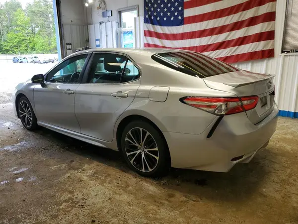 4T1B11HK9JU093091 2018 TOYOTA CAMRY - Image 2