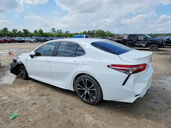 4T1B11HK9JU094130 2018 TOYOTA CAMRY - Image 2