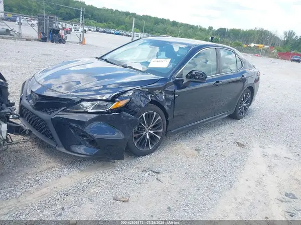 4T1B11HK9JU094144 2018 TOYOTA CAMRY - Image 2