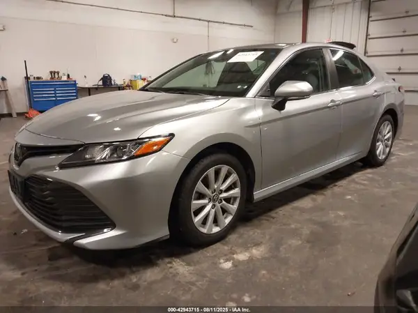 4T1B11HK9JU095147 2018 TOYOTA CAMRY - Image 2