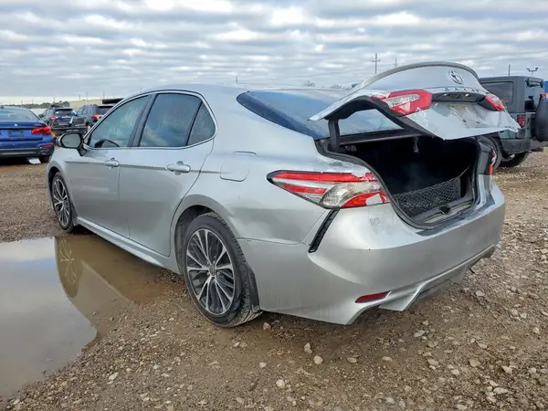 4T1B11HK9JU096587 2018 TOYOTA CAMRY - Image 2