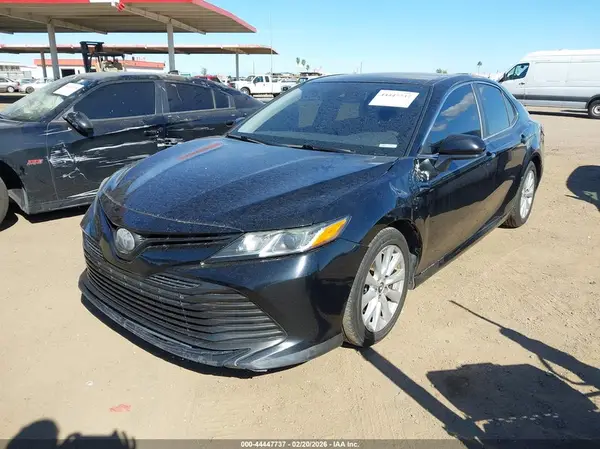 4T1B11HK9JU097111 2018 TOYOTA CAMRY - Image 2