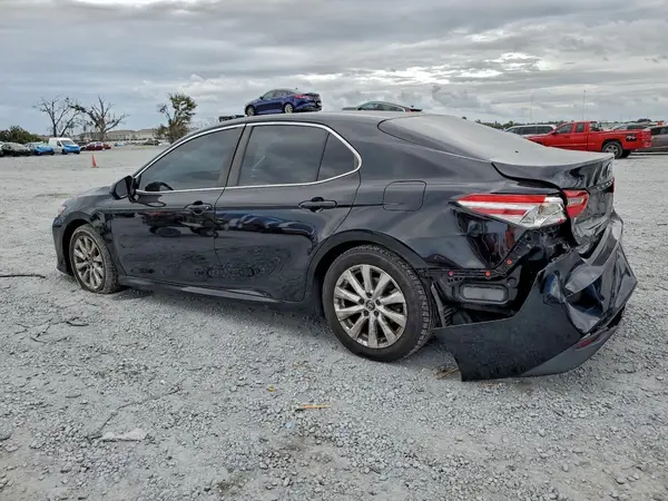 4T1B11HK9JU098016 2018 TOYOTA CAMRY - Image 2