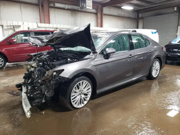 4T1B11HK9JU099876 2018 TOYOTA CAMRY - Image 1
