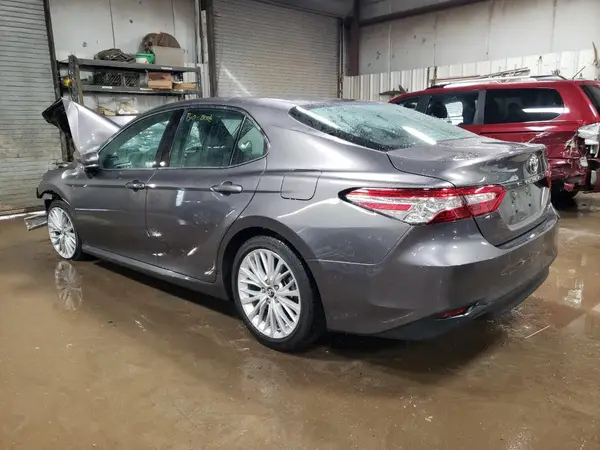4T1B11HK9JU099876 2018 TOYOTA CAMRY - Image 2