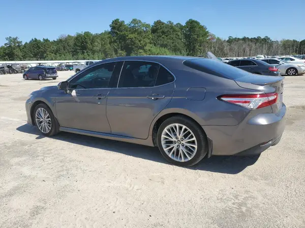 4T1B11HK9JU104297 2018 TOYOTA CAMRY - Image 2
