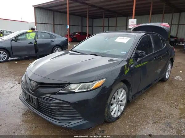 4T1B11HK9JU104333 2018 TOYOTA CAMRY - Image 2