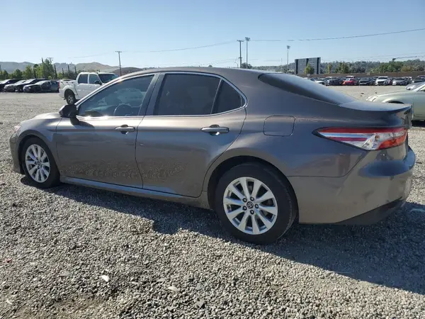 4T1B11HK9JU104493 2018 TOYOTA CAMRY - Image 2