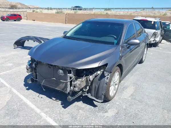 4T1B11HK9JU104557 2018 TOYOTA CAMRY - Image 2