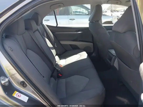 4T1B11HK9JU104557 2018 TOYOTA CAMRY - Image 8