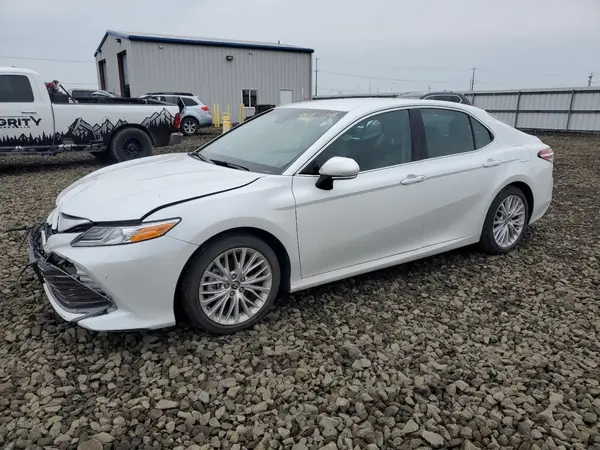 4T1B11HK9JU104963 2018 TOYOTA CAMRY - Image 1