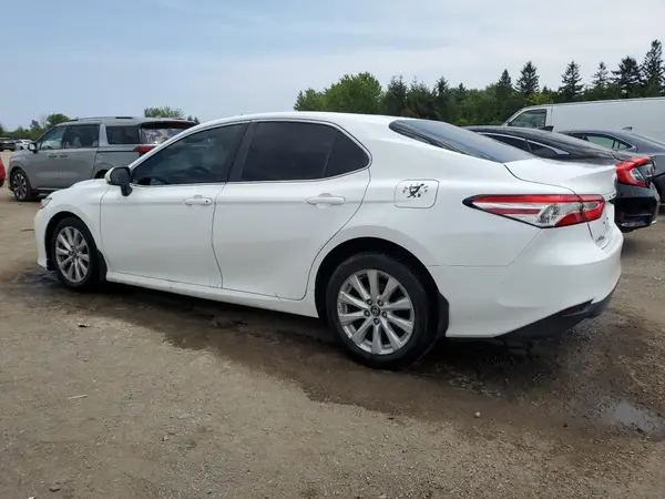 4T1B11HK9JU105322 2018 TOYOTA CAMRY - Image 2