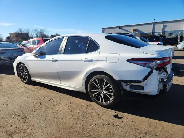 4T1B11HK9JU106096 2018 TOYOTA CAMRY - Image 2