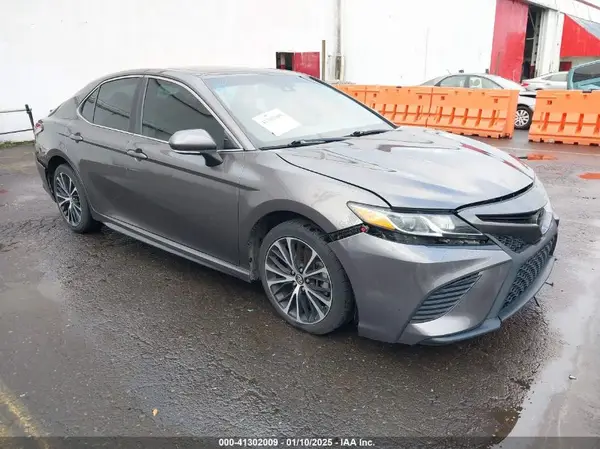 4T1B11HK9JU106244 2018 TOYOTA CAMRY - Image 1