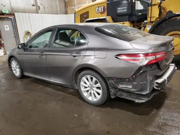 4T1B11HK9JU107359 2018 TOYOTA CAMRY - Image 2