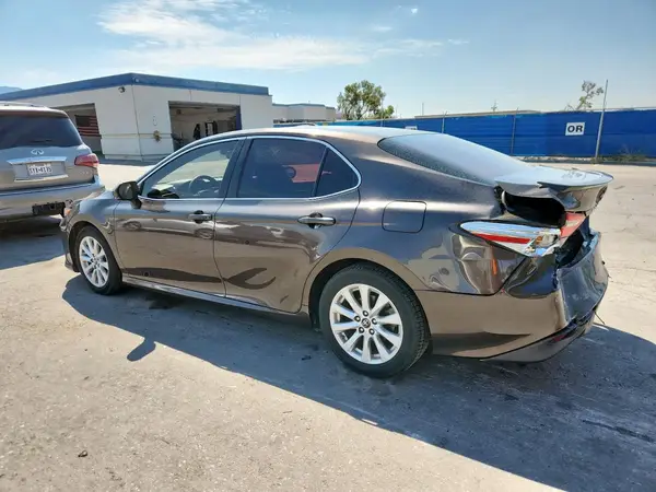 4T1B11HK9JU107765 2018 TOYOTA CAMRY - Image 2