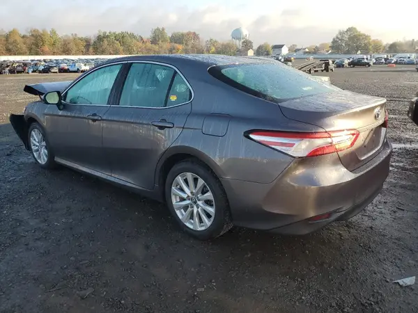 4T1B11HK9JU108463 2018 TOYOTA CAMRY - Image 2