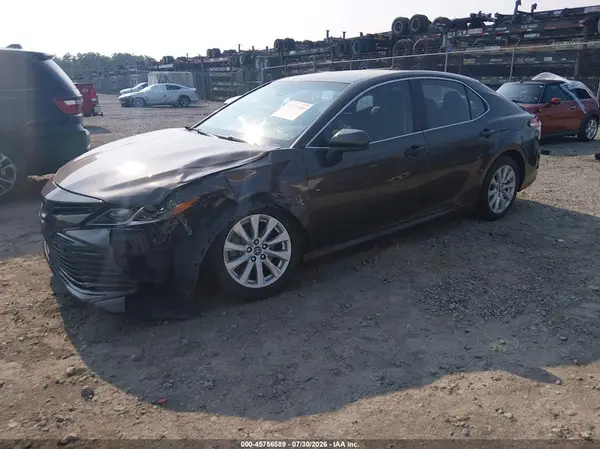 4T1B11HK9JU110195 2018 TOYOTA CAMRY - Image 2