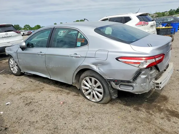 4T1B11HK9JU110973 2018 TOYOTA CAMRY - Image 2