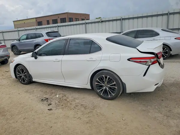 4T1B11HK9JU111430 2018 TOYOTA CAMRY - Image 2