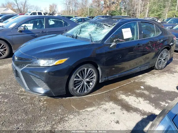 4T1B11HK9JU111928 2018 TOYOTA CAMRY - Image 2
