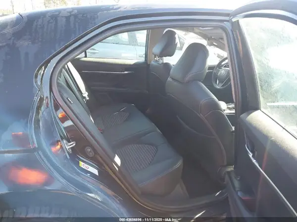 4T1B11HK9JU111928 2018 TOYOTA CAMRY - Image 8