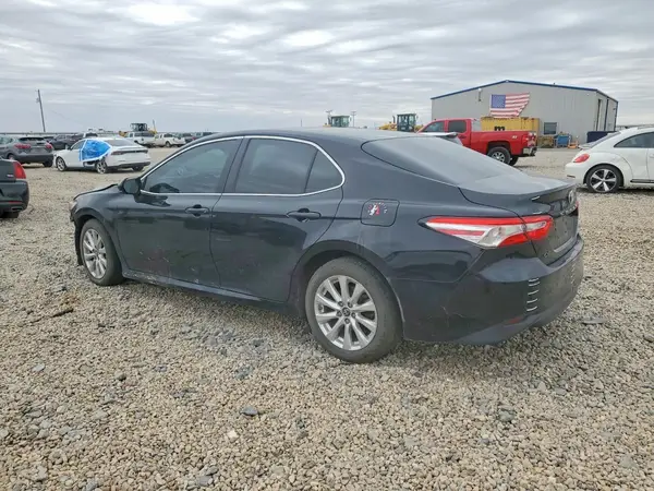 4T1B11HK9JU112030 2018 TOYOTA CAMRY - Image 2