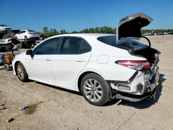 4T1B11HK9JU112335 2018 TOYOTA CAMRY - Image 2