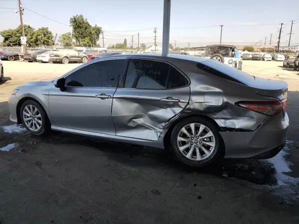 4T1B11HK9JU113985 2018 TOYOTA CAMRY - Image 2
