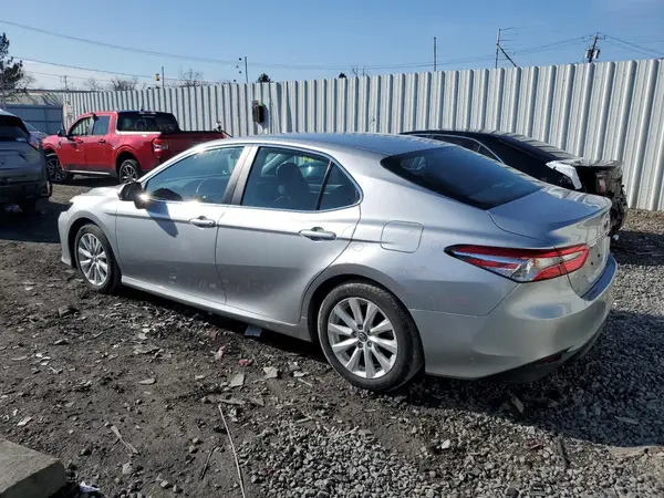 4T1B11HK9JU115283 2018 TOYOTA CAMRY - Image 2