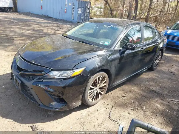 4T1B11HK9JU115557 2018 TOYOTA CAMRY - Image 2