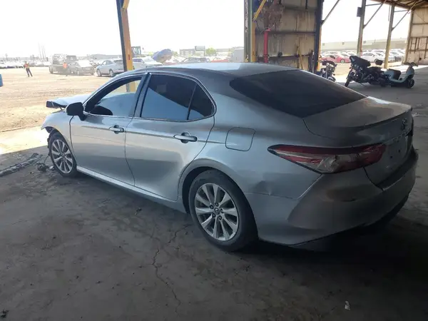 4T1B11HK9JU115736 2018 TOYOTA CAMRY - Image 2