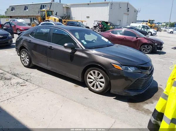 4T1B11HK9JU115915 2018 TOYOTA CAMRY - Image 1