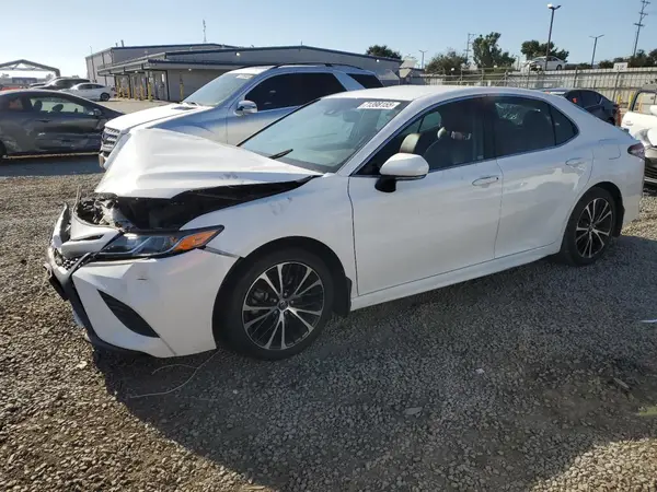 4T1B11HK9JU116272 2018 TOYOTA CAMRY - Image 1