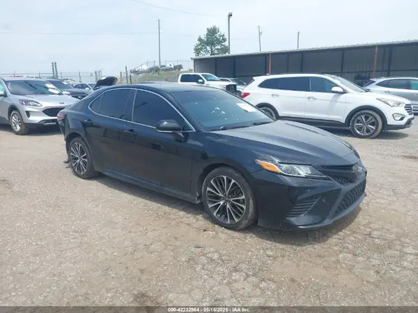 4T1B11HK9JU117132 2018 TOYOTA CAMRY - Image 1