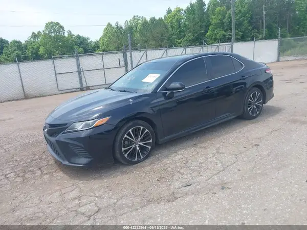 4T1B11HK9JU117132 2018 TOYOTA CAMRY - Image 2