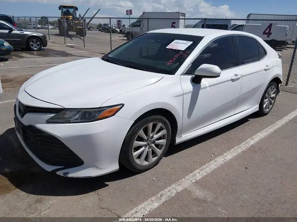 4T1B11HK9JU117194 2018 TOYOTA CAMRY - Image 2