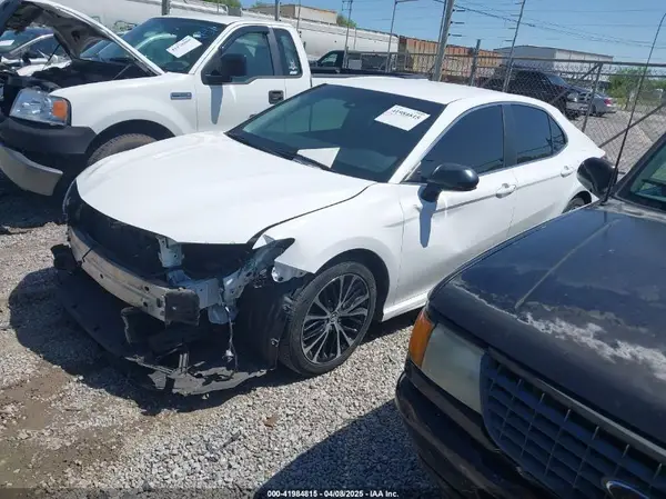 4T1B11HK9JU117339 2018 TOYOTA CAMRY - Image 2