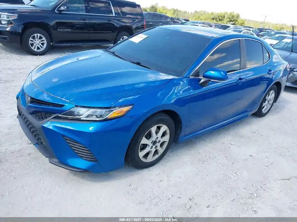 4T1B11HK9JU117356 2018 TOYOTA CAMRY - Image 2