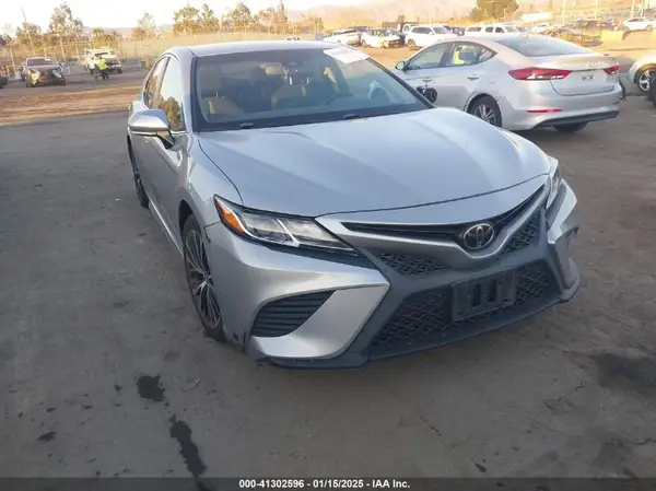 4T1B11HK9JU117759 2018 TOYOTA CAMRY - Image 1