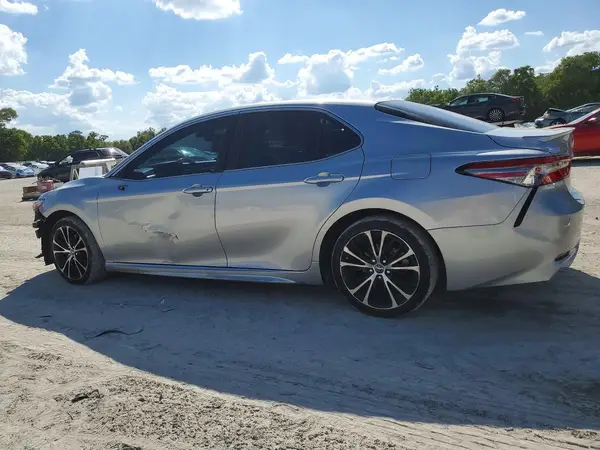 4T1B11HK9JU118037 2018 TOYOTA CAMRY - Image 2