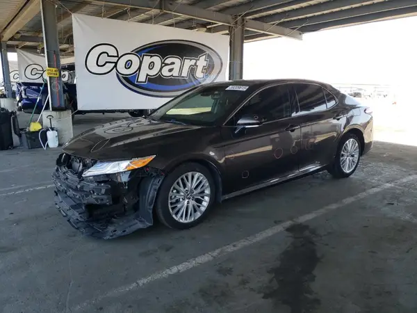 4T1B11HK9JU118622 2018 TOYOTA CAMRY - Image 1