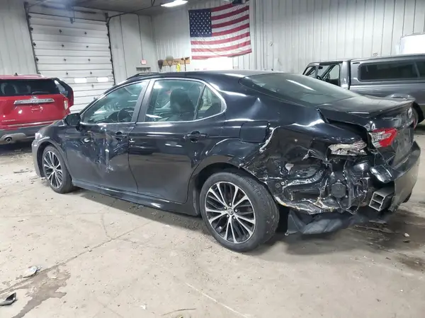 4T1B11HK9JU121813 2018 TOYOTA CAMRY - Image 2