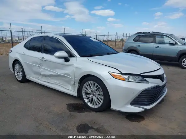 4T1B11HK9JU121939 2018 TOYOTA CAMRY - Image 1