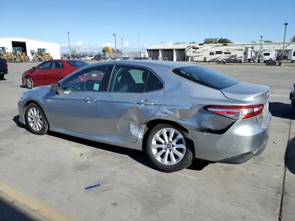 4T1B11HK9JU122427 2018 TOYOTA CAMRY - Image 2